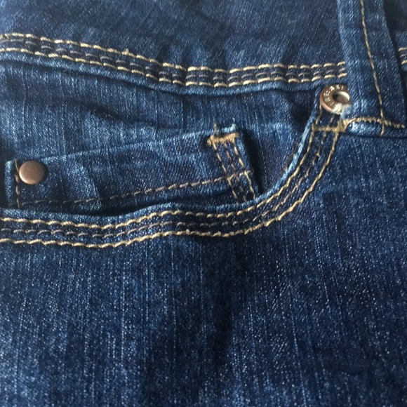 RE brand stretchy dark wash skinny denim shorts - Picture 6 of 7